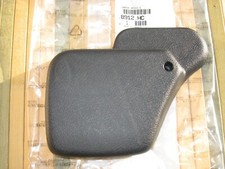 Peugeot 106 phase 2 , S16 , XSI , cache en plastique noir de siège avant gauche