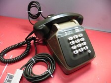 Lot 15 - Ancien téléphone