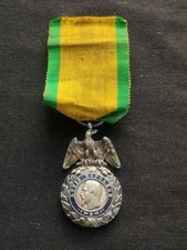 RARE MÉDAILLE MILITAIRE NON