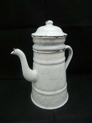 Ancienne cafetière tôle - en,