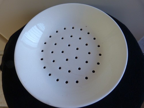 Assiette faisselle en - "faisselle",
