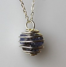 4 Tanzanites Brutes Violettes = 8,240 ct - Pendentif  Cage Acier Argenté +Chaîne
