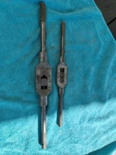 LOT DE 2 CLÉS TOURNE À