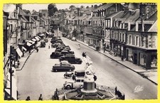 cpsm 50 - VILLEDIEU les POÊLES (Manche) Place de la République AUTOMOBILES hôtel
