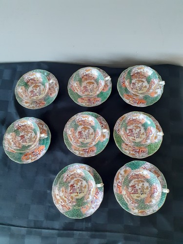 Belles tasses et sous - ,