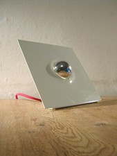 lampe applique ampoule à calotte argenté, métal laqué et plastique