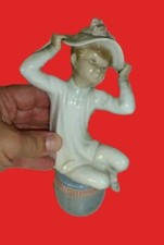 JOLIE JEUNE FILLE AU CHAPEAU   LLADRO   