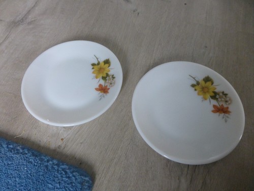 Deux petites assiettes - assiettes, ou