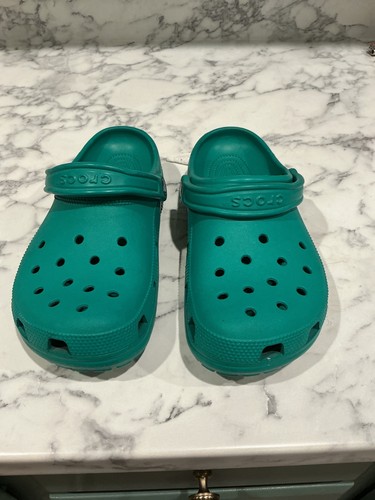 crocs