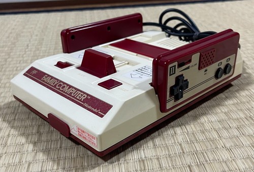 Nintendo famicom console - nintendo,