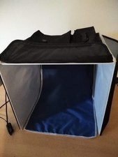 Studio photo box : Petit studio photo box 42/42 cm Fond bleu ou blanc – lumière 