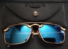 Lunette de soleil bleue