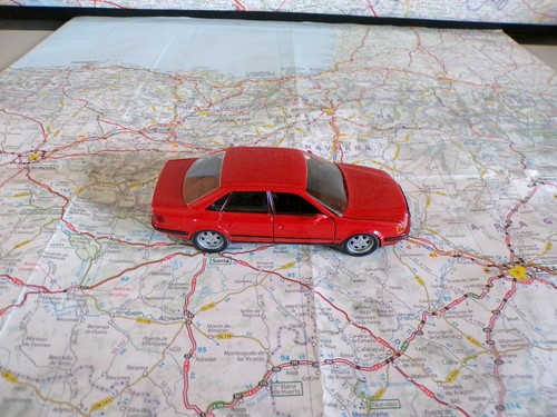 Audi 100 berline rouge - berline,