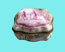 Boite  à bijoux porcelaine de MEISSEN marque aux épées .