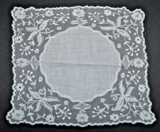 Mouchoir ancien linon et tulle brodé 21,5 cm x 25 cm