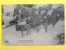cpa RARE NARBONNE en 1907 (Aude) Les Troubles du Midi FUNERAILLES Le CORBILLARD