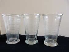 Ancien verre doseur gradué en