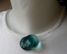 Collier Ras du cou fil nylon pendentif vert fermoir argenté bijou vintage 5097