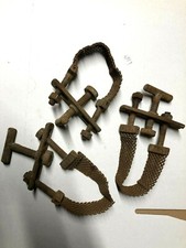 Outil lot de trois anciennes attaches pour support poteau téléphonique N.485
