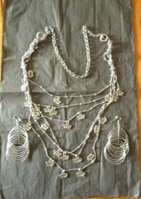 lot bijoux fantaisies, grand sautoir multi rangs couronnes + boucles d'oreilles 