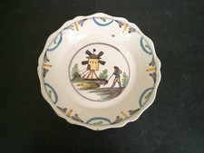 ASSIETTE EN FAIENCE NEVERS FIN XVIII EME DEBUT XIX DECOR MOULIN PAYSAN