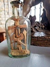 ANCIENNE BOUTEILLE LA PASSION DU CHRIST VERRE ET BOIS XIXe RELIQUAIRE COLLECTION