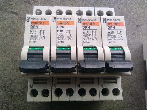 Lot disjoncteur dpn - de, x