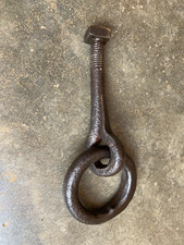 Ancien anneau en fer forgé