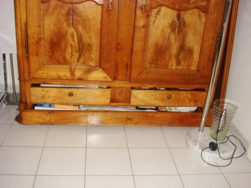 Armoire trés ancien - trés,