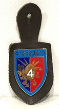 MEDAILLE BROCHE INSIGNE MILITAIRE PUCELLE 4 EME RH