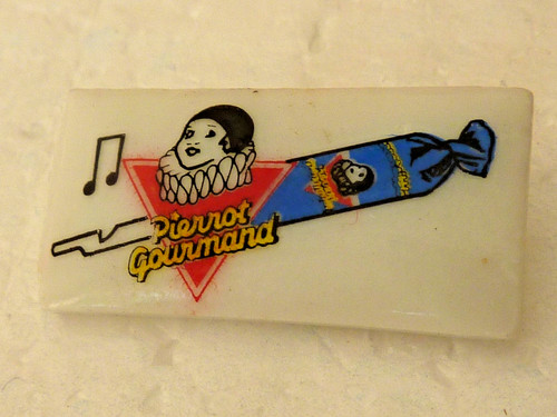 Pin pins badge bonbon - pin's,