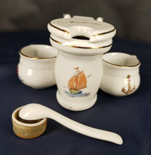LES MOUSTIERS MOUTARDIER, CONDIMENT PORCELAINE style WC avec pot de chambre