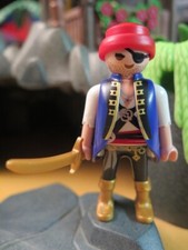 Capitaine pirate aux bandeau et foulard de tête rouge marin PLAYMOBIL 6164 70151