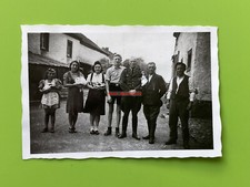 Photo, les jeunes filles présentent leurs lapins (N)50805