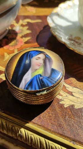 Ancienne boîte cuivre - , ciselé