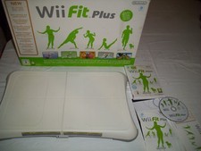 Jeu Nintendo Wii Fit Plus en boîte + balance board