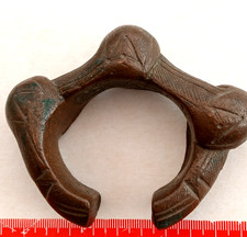 BRACELET AFRICAIN CUIVRE PATINE, BEAUX DECORS EN RELIEF