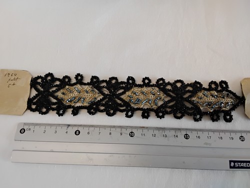 Passementerie ancienne avec - passementerie,