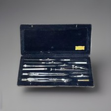 Ancienne boîte de compas KERN