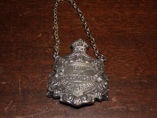 Ancienne plaque " Attention aux moustaches désherbant " avec chaine