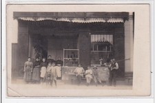 BUCHY? : boucherie charcuterie, personnages devant le magasin - état