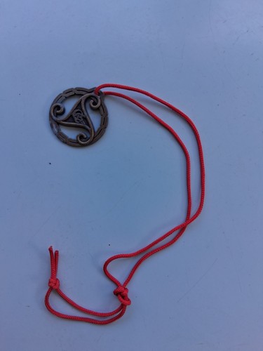 Médaille pendentif triskel