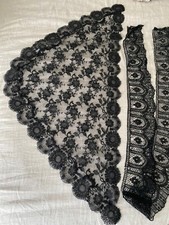 dentelle de calais un petit châle et une longueur de dentelle 