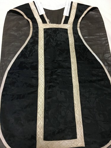 Chasuble damassée croix soie - chasuble,