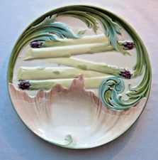 Belle assiette à asperges en