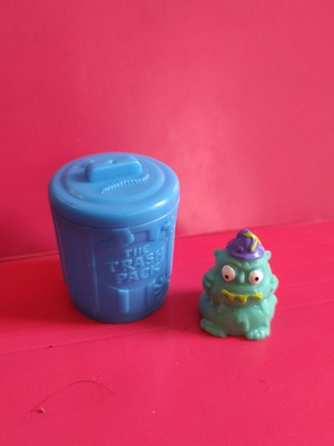 Figurine poubelle bleues - , the