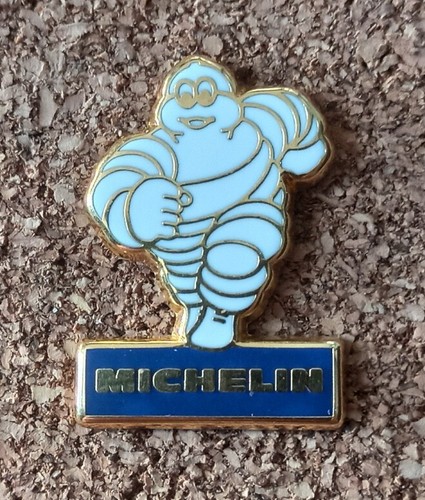 Pin bonhomme michelin pneu - pin's,