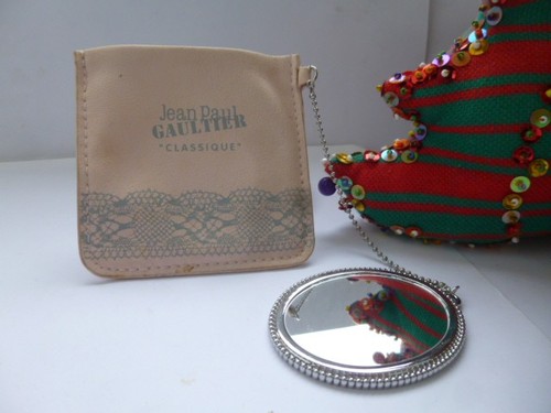 Rare petit miroir ovale - ,