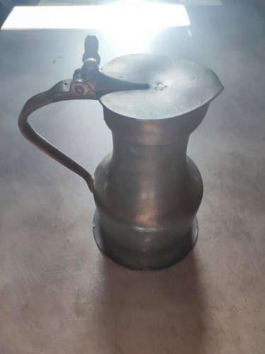 Ancien pichet étain avec - en,