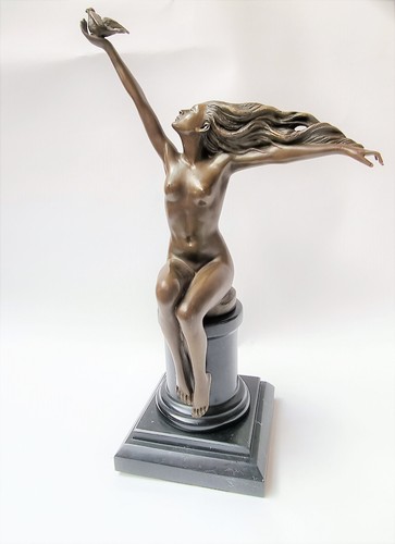Bronze statue femme avec - de,